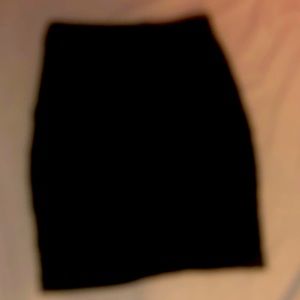 Fitted Ribbed black pencil skirt.